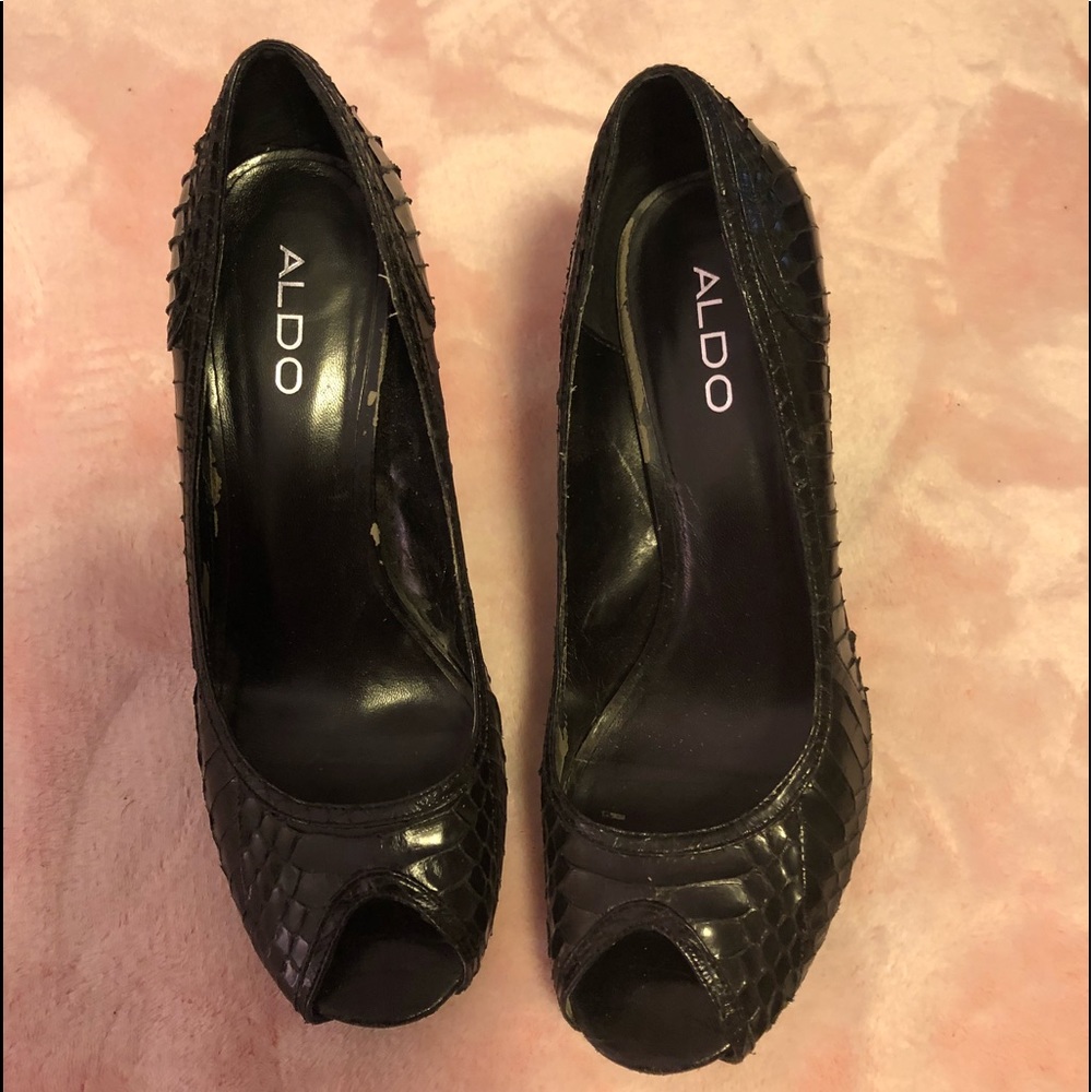 Aldo Black snake skin heel